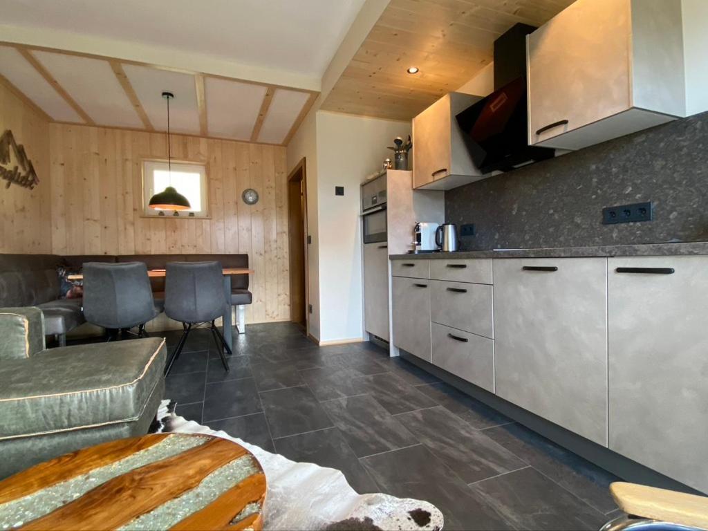 Nocky Mountains Lodge And Apartment ราเดนไทน์ ภายนอก รูปภาพ